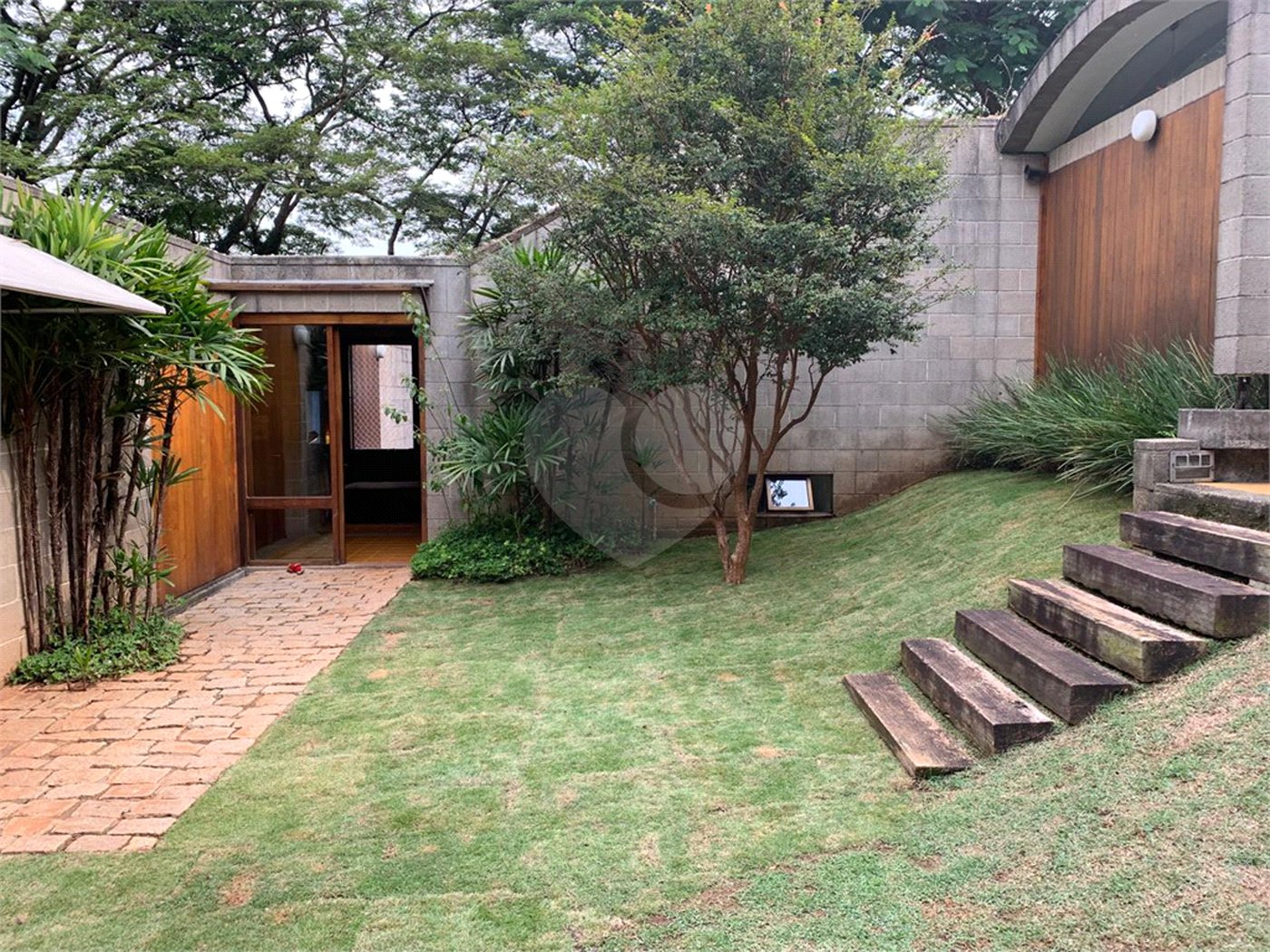 Casa à venda com 5 quartos, sendo 3 suítes, em Morumbi, São Paulo, SP