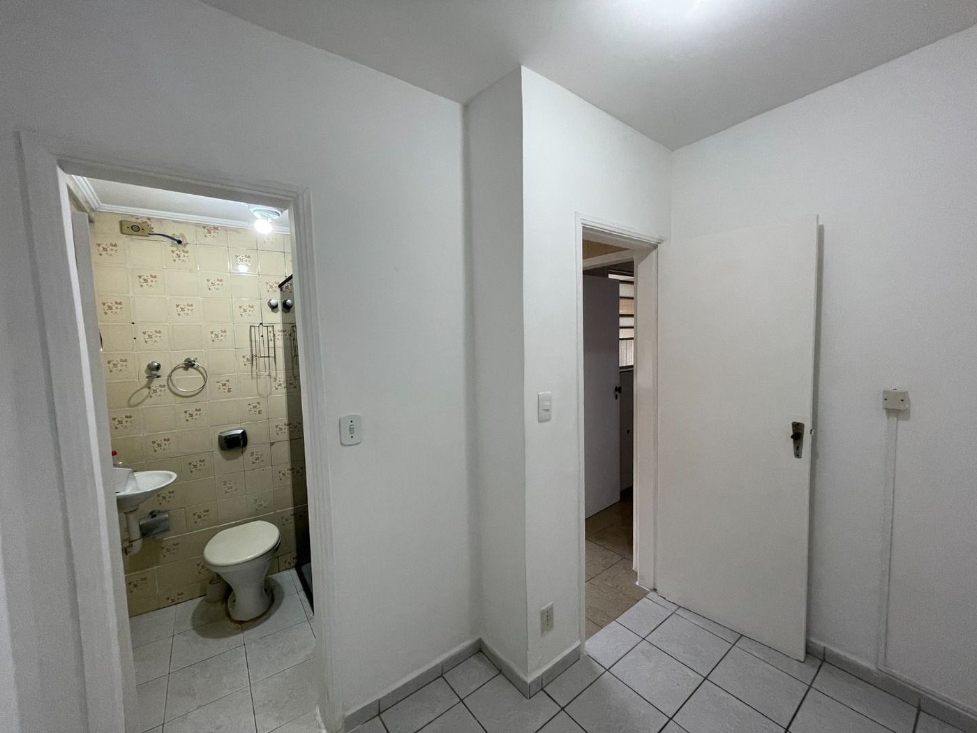 Apartamento 2 dormitórios + dependência, 1 vaga demarcada, no Campo Grande, Santos