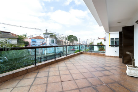 Casa à venda com 4 quartos, sendo 3 suítes, em Vila Mariana, São Paulo, SP