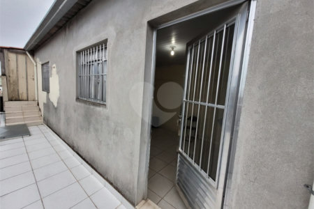 Sobrado à venda com 4 quartos em Vila Jurema, Ferraz de Vasconcelos, SP