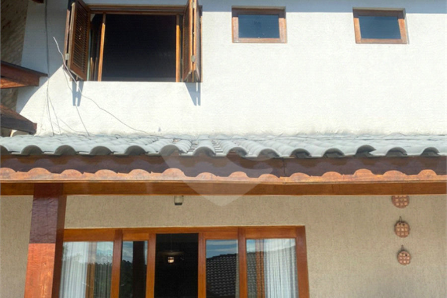 Casa à venda com 5 quartos, sendo 4 suítes, no condomínio Lago do Imperador, Mairiporã - SP
