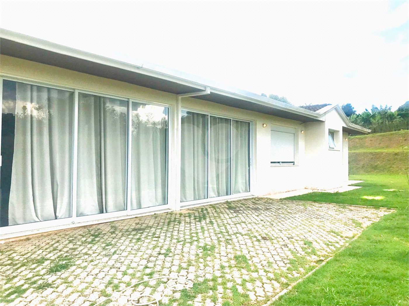Casa à venda com 3 quartos, sendo 1 suíte, no condomínio Residencial Patrimônio do Carmo, São Roque - SP