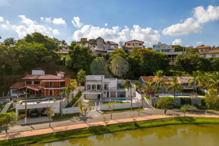 Casa à venda com 4 quartos, sendo 3 suítes, no condomínio Estância Marambaia, Vinhedo - SP