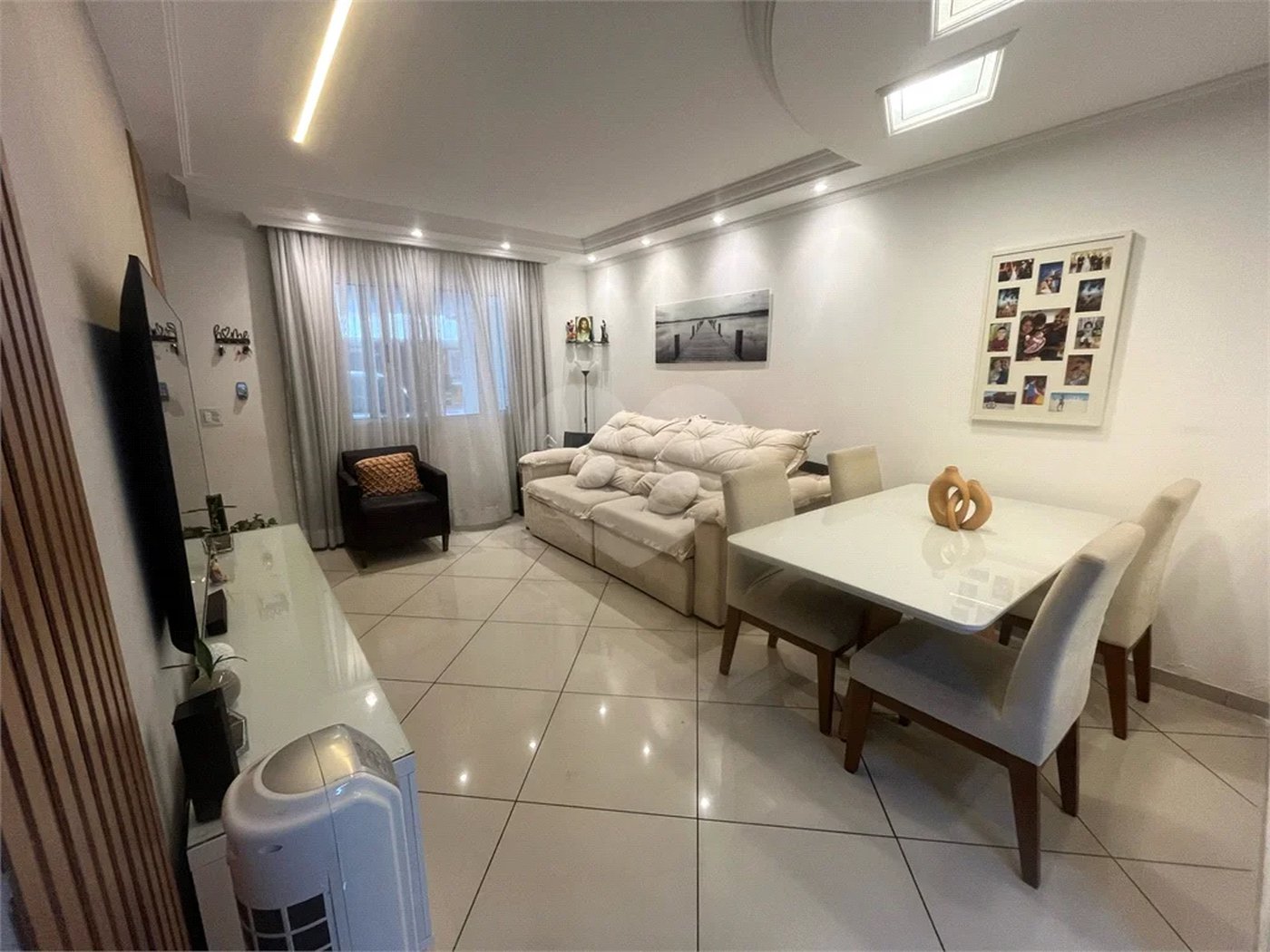 Casa à venda com 3 quartos, sendo 1 suíte, no condomínio Residencial Villagio Vitória, Guarulhos - SP