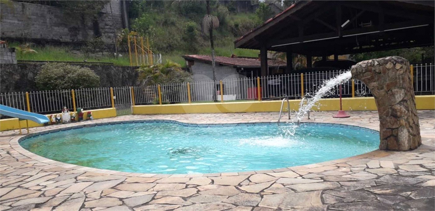 Casa à venda com 4 quartos, sendo 2 suítes, no condomínio Gleba II, Mairiporã - SP