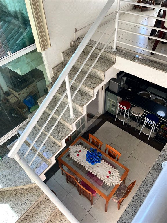 Casa à venda com 3 quartos, sendo 2 suítes, no condomínio Laura Serra, Rio de Janeiro - RJ