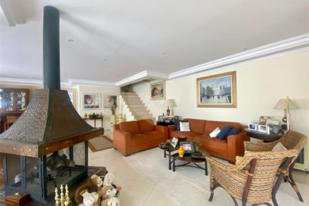 Casa à venda com 4 quartos, sendo 3 suítes, em Jardim Maia, Guarulhos, SP