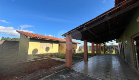 Sobrado à venda com 4 quartos, sendo 1 suíte,  em Estância Conceição, Itapetininga, SP