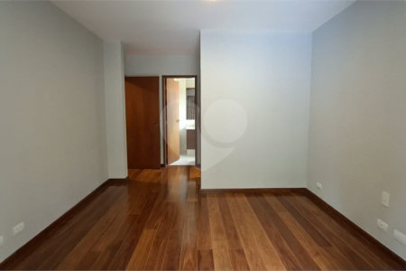 Casa à venda com 4 quartos, sendo 2 suítes,  em Jardim Marajoara, São Paulo, SP