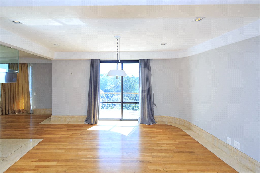 Duplex à venda ou para alugar com 5 suítes em Alto da Boa Vista, São Paulo, SP
