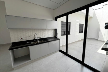 Casa à venda com 3 quartos, sendo 1 suíte, no condomínio Village Moutonnée, Salto - SP