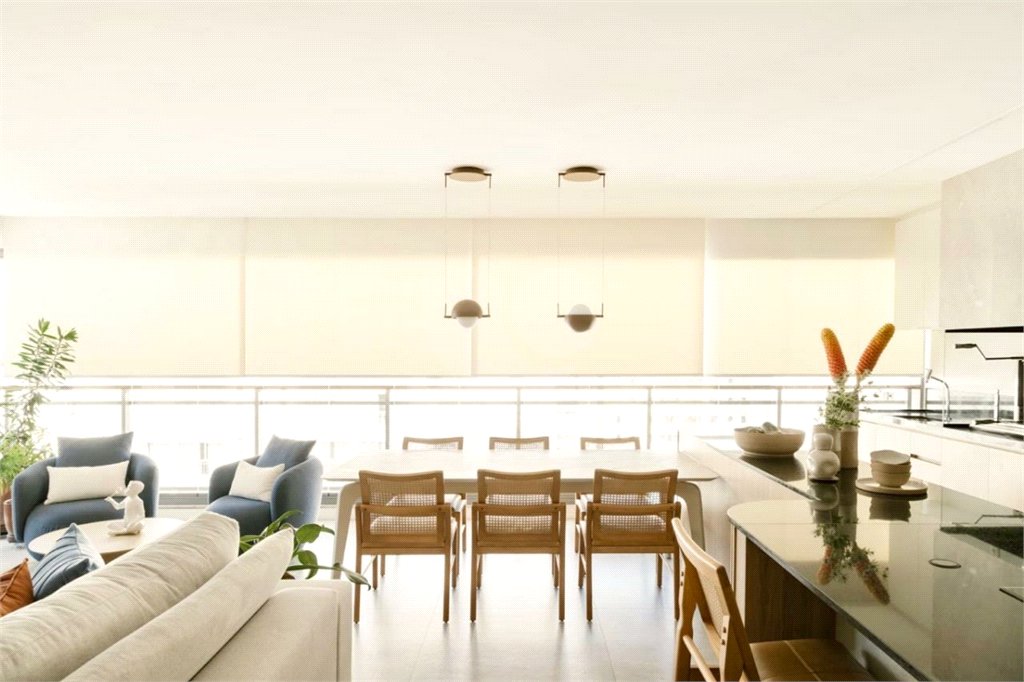 Apartamento à venda com 3 suítes em Moema, São Paulo, SP