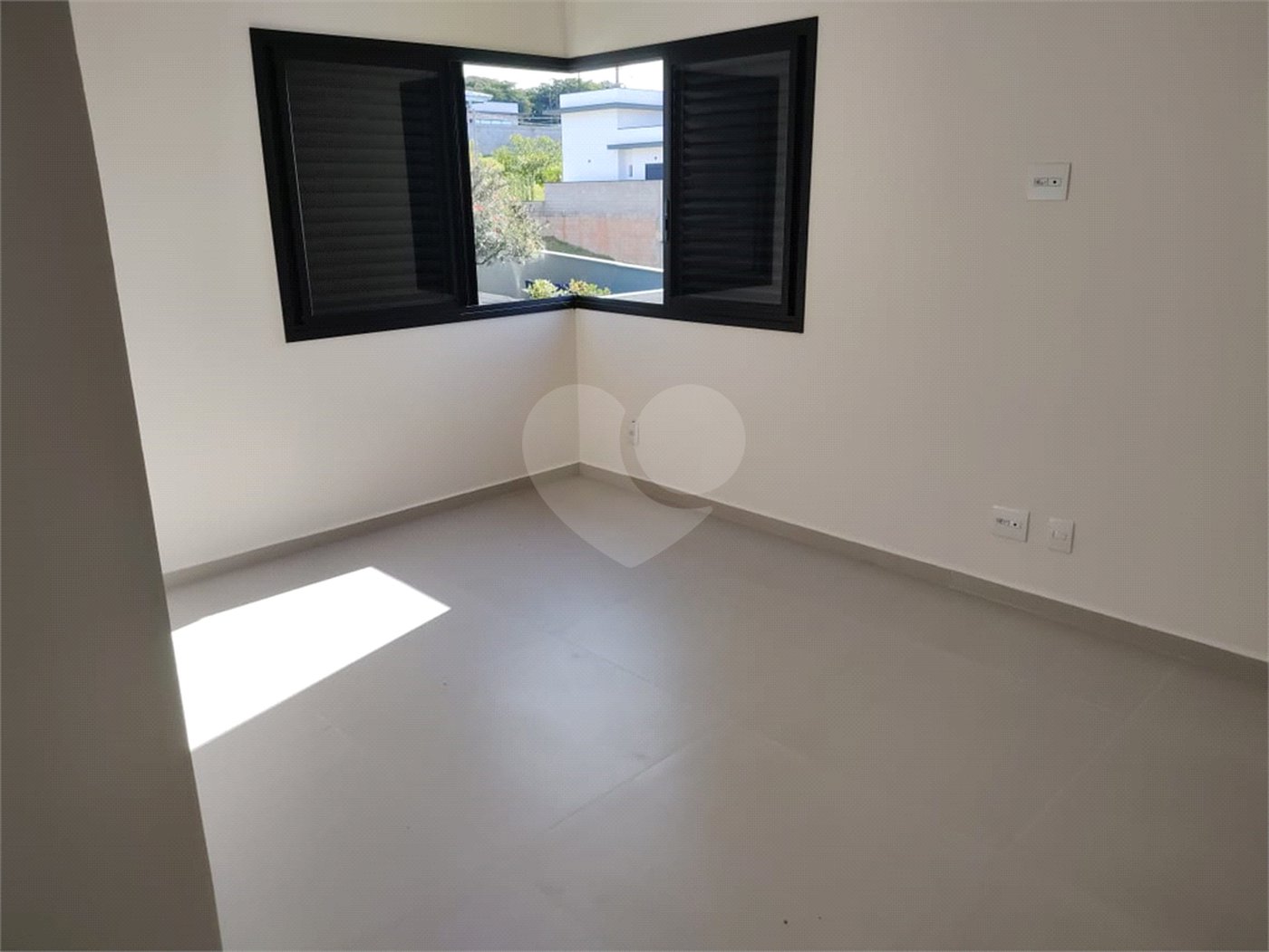 Casa à venda com 3 suítes no condomínio Santa Isabel I, Louveira - SP