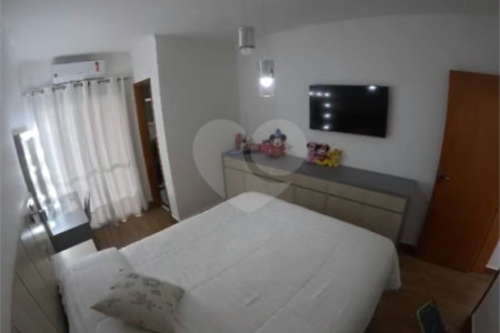 Sobrado à venda com 3 quartos, sendo 1 suíte, em Vila Lúcia, São Paulo, SP