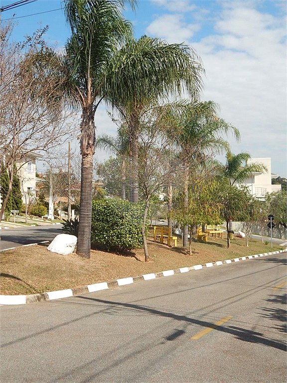 Casa à venda com 3 suítes no condomínio Recanto dos Paturis, Vinhedo - SP