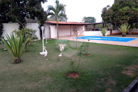 Chácara Balneário do 29 com piscina.