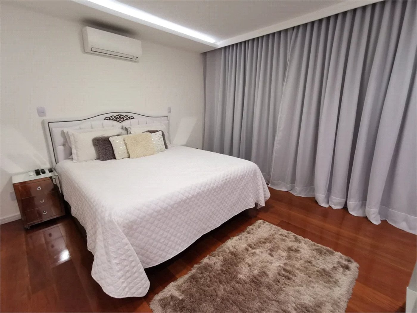 Casa à venda ou para alugar com 4 suítes em Parque dos Príncipes, São Paulo, SP