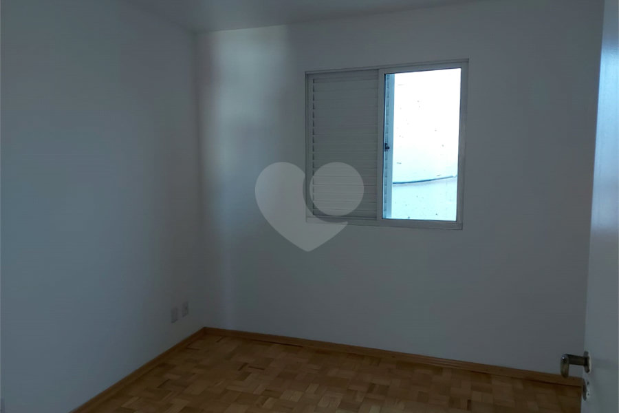 Casa à venda com 3 quartos, sendo 1 suíte, no condomínio Vila das Macieiras, São Paulo - SP