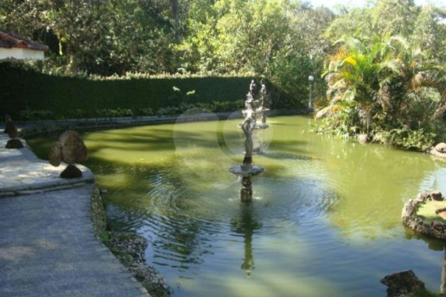 Sobrado à venda com 5 suítes em Juqueri Mirim, Mairiporã, SP