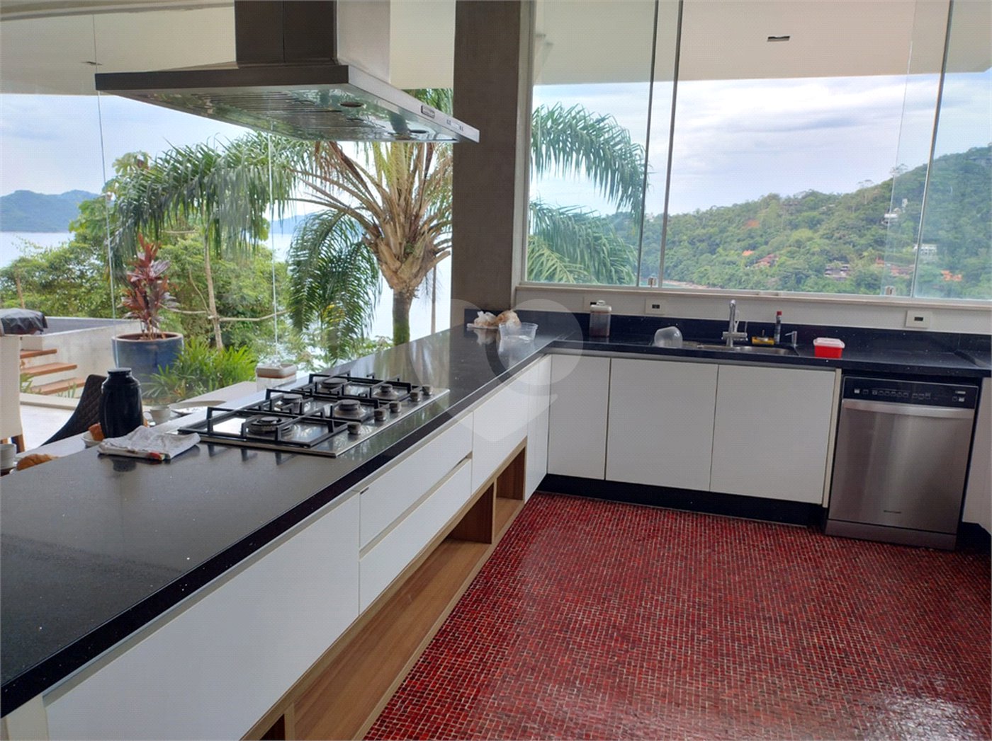 Casa à venda com 4 suítes em Praia Vermelha, Ubatuba, SP