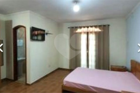 Casa com 205m² , 3 dormitórios , sendo todos suítes , 5 vagas , á venda no bairro Bangú em Santo André.
