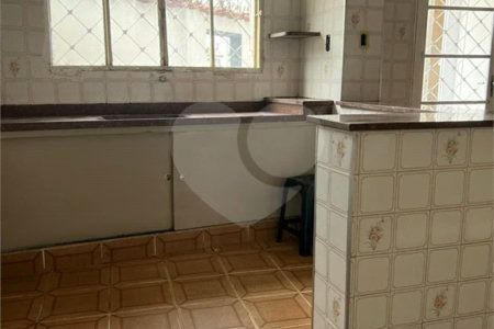 Sobrado à venda com 3 quartos, sendo 1 suíte, em Vila Vitório Mazzei, São Paulo, SP