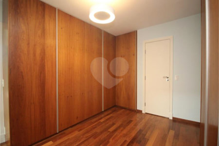 Casa à venda com 3 suítes no condomínio Brooklin Hills, São Paulo - SP