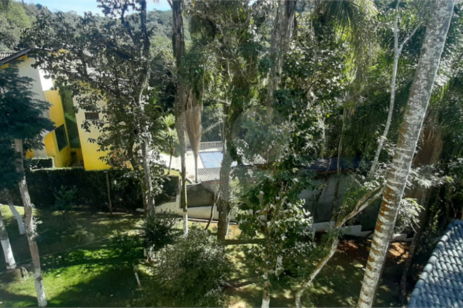 Sobrado à venda com 5 quartos, sendo 3 suítes, em Serra da Cantareira, Mairiporã, SP