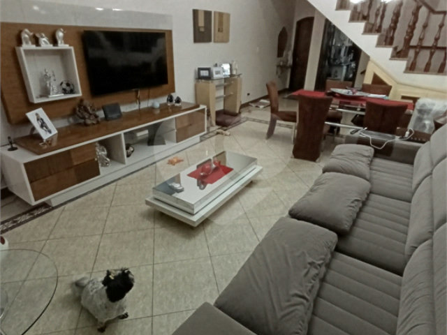 Sobrado à venda com 4 quartos, sendo 1 suíte,  em Jaçanã, São Paulo, SP