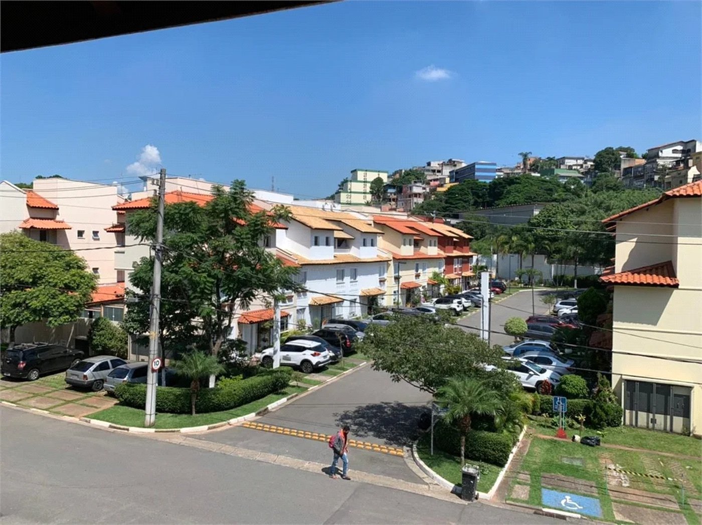 Casa à venda com 3 quartos, sendo 1 suíte, no condomínio Vila das Cores, São Paulo - SP