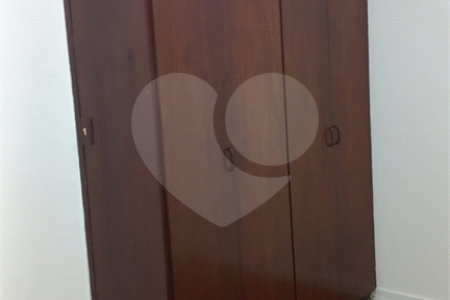 Sobrado à venda com 4 quartos, sendo 1 suíte, em Vila Vitório Mazzei, São Paulo, SP