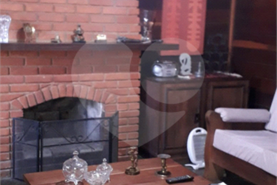 Casa à venda com 3 quartos, sendo 1 suíte, no condomínio Gleba II, Mairiporã - SP