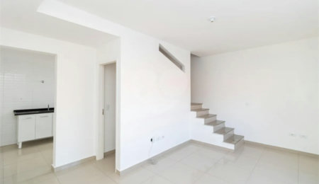 Casa à venda com 2 suítes no condomínio Dos Pássaros, São Paulo - SP