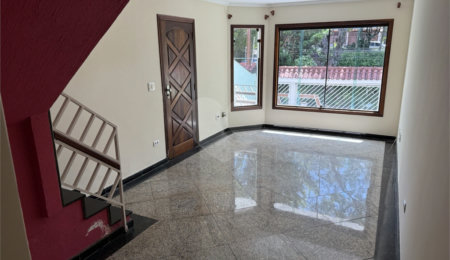 Sobrado à venda com 4 quartos, sendo 1 suíte,  em Tremembé, São Paulo, SP
