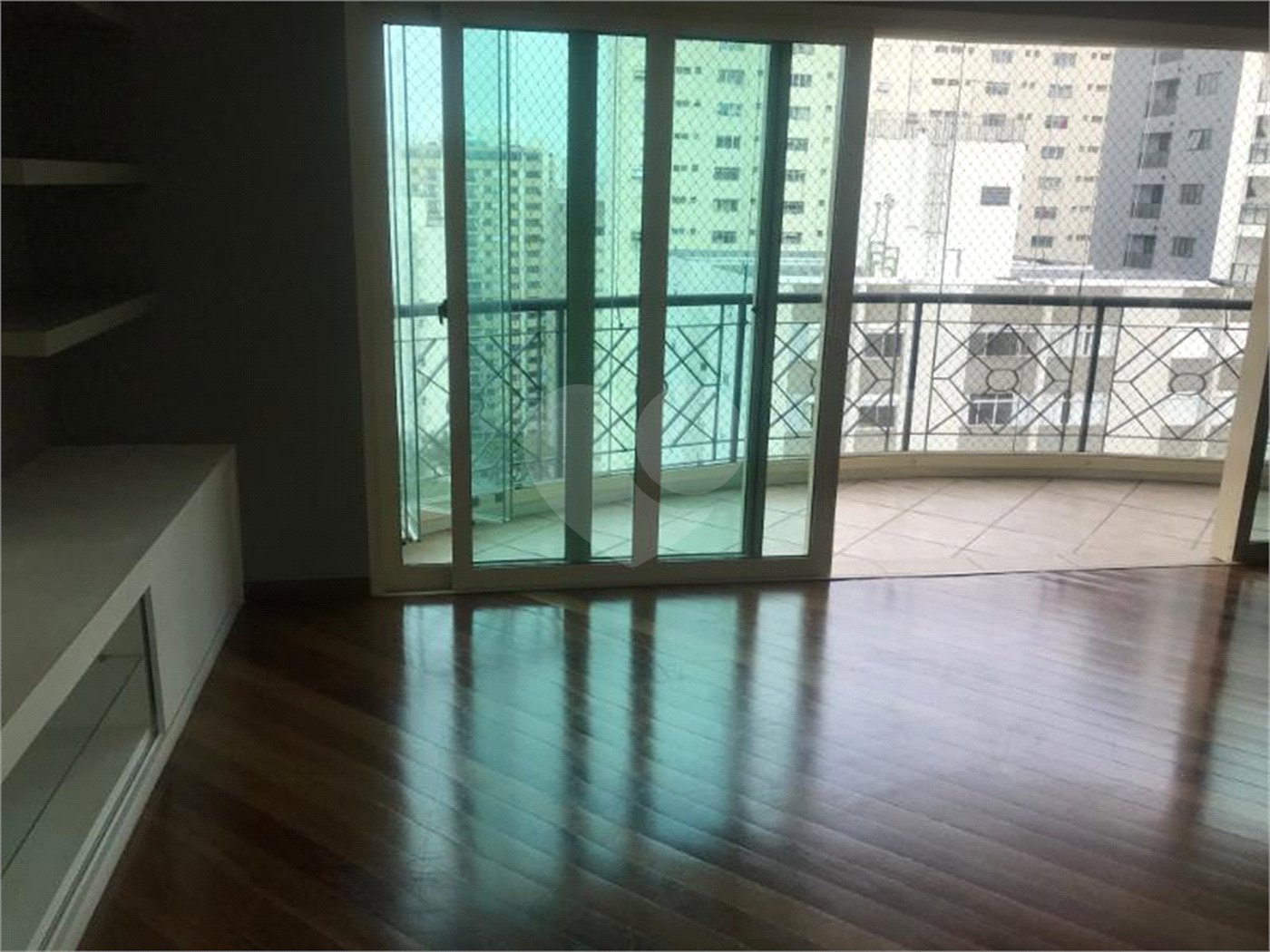 Apartamento à venda ou para alugar com 3 suítes em Moema, São Paulo, SP