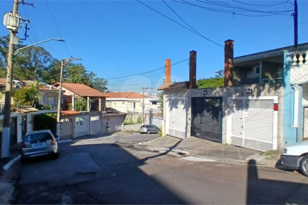 Sobrado à venda com 3 suítes em Parque São Domingos, São Paulo, SP