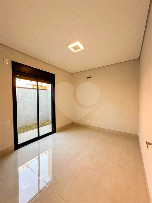 Casa à venda com 3 quartos, sendo 1 suíte, no condomínio Residencial Mont'alcino, Valinhos - SP
