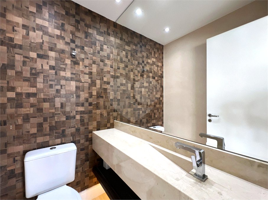 Apartamento à venda com 3 quartos, sendo 1 suíte,  em Vila Andrade, São Paulo, SP