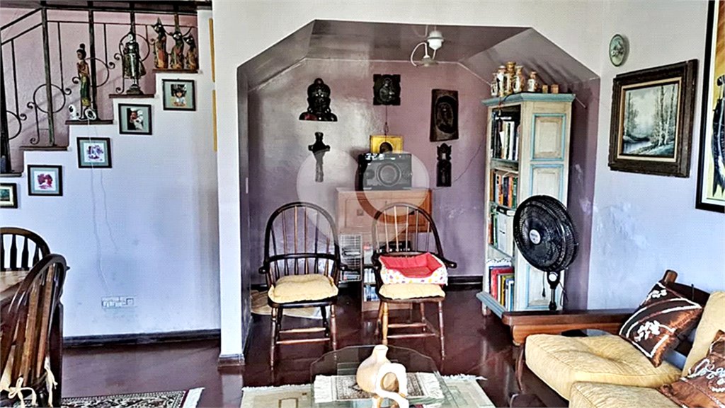 Casa à venda com 6 quartos, sendo 2 suítes, no condomínio Associação Reserva das Hortênsias, Mairiporã - SP
