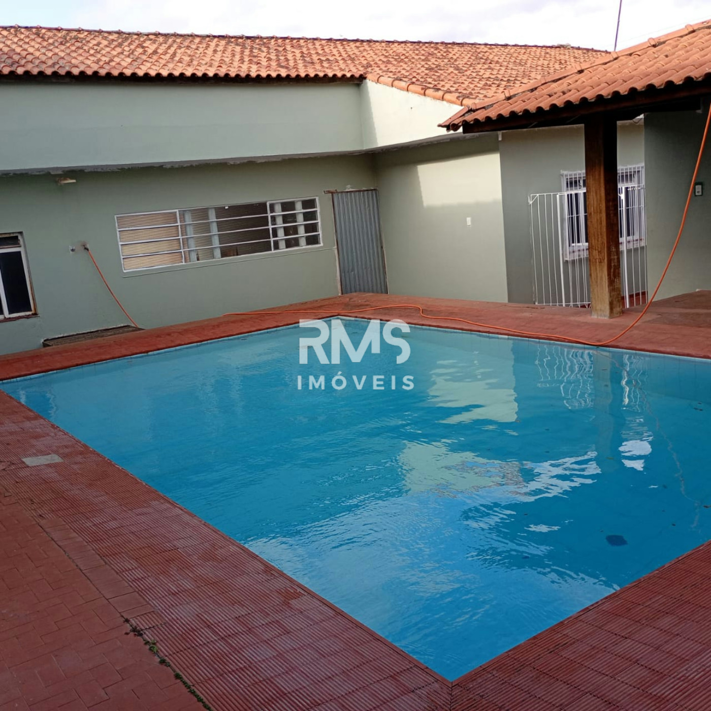 Casa à venda ou para alugar com 3 quartos, sendo 1 suíte,  no Centro, Angatuba, SP