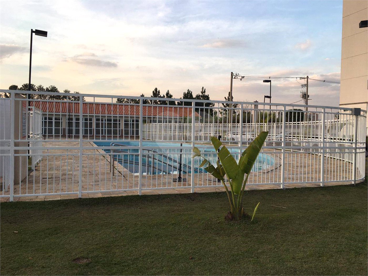 Apartamento à venda com 3 quartos, sendo 1 suíte, em Conjunto Residencial Irai, Suzano, SP