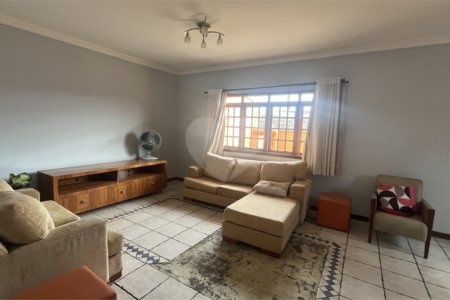 Sobrado à venda ou para alugar com 4 quartos, sendo 2 suítes, em Jardim Terceiro Centenário, Atibaia, SP