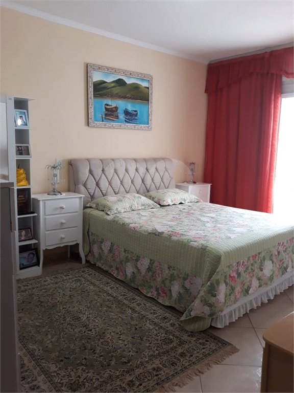 Sobrado à venda com 4 quartos, sendo 2 suítes, em Jardim dos Pinheiros, Atibaia, SP