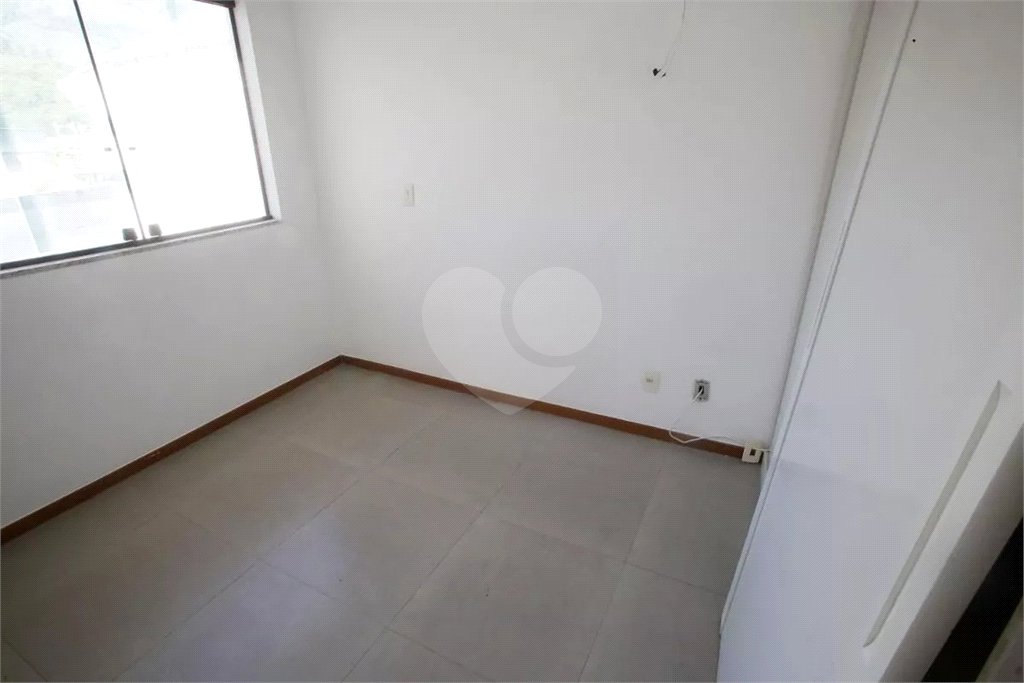 Casa à venda com 4 quartos, sendo 3 suítes, no condomínio Lícia de Alvarenga, Rio de Janeiro - RJ