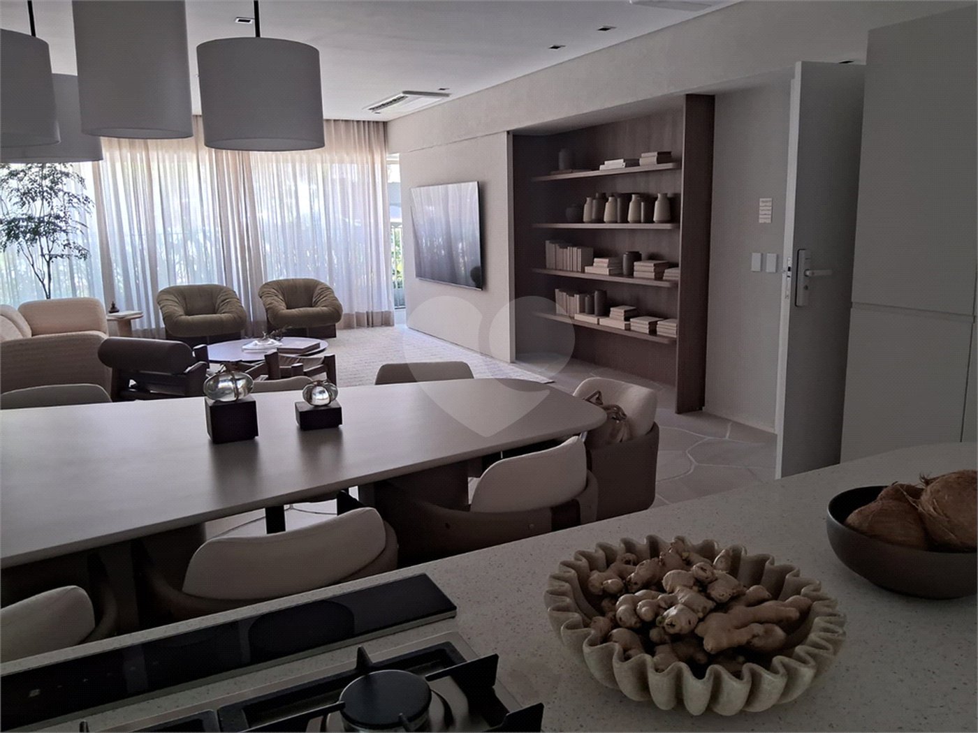 Apartamento à venda com 3 suítes em Moema, São Paulo, SP