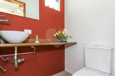 Sobrado à venda com 4 suítes em Vila Oliveira, Mogi das Cruzes, SP