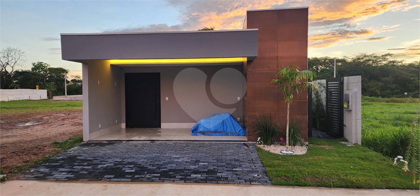 Casa à venda com 2 quartos, sendo 1 suíte, no condomínio Florais Esmeralda, Cuiabá - MT