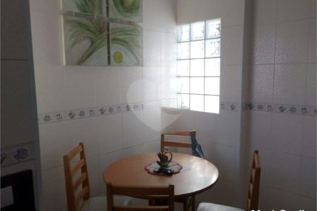 Casa com 400m², 2 dormitórios, 2 vagas de garagem, à venda na Vila Matilde.