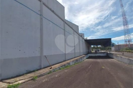 Galpão Comercial .