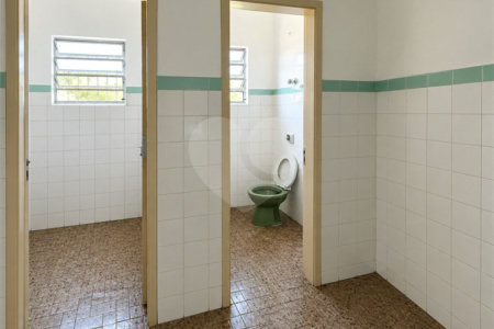 Galpão comercial/industrial com 627 m² no Bairro Planalto, em São Bernardo do Campo, próximo à Via Anchieta, com piso fabril, escritórios e mezanino.